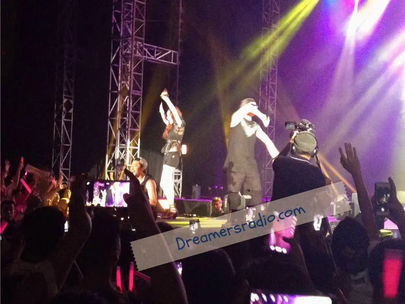 Soomin dan Crispy Cruch saat sedang menunjukkan aksi mereka di atas panggung Shinzhui White Concert @dreamersradio.com