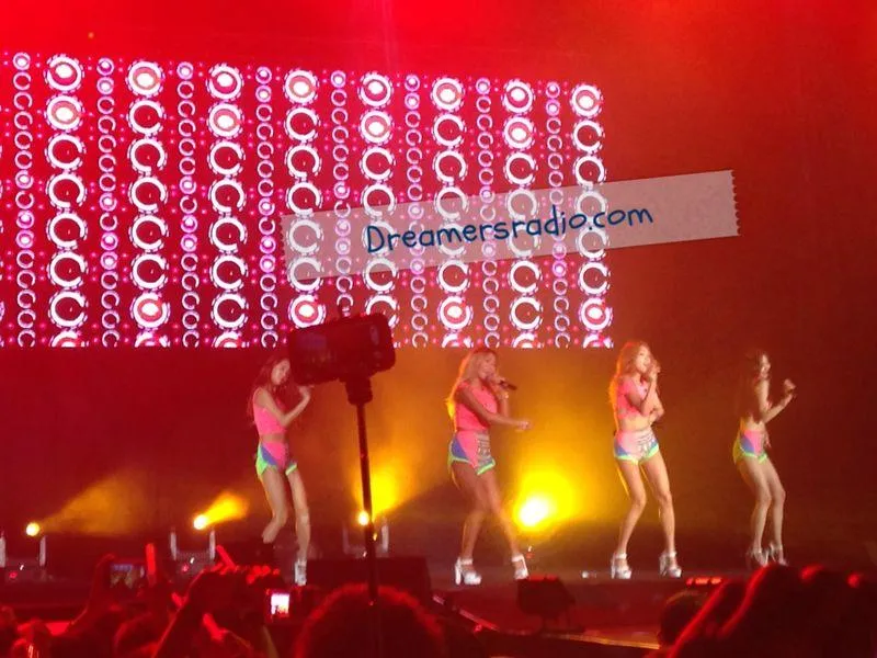 Sistar saat menampilan So Cool dalam Shinzui White Concert @dreamersradio.com