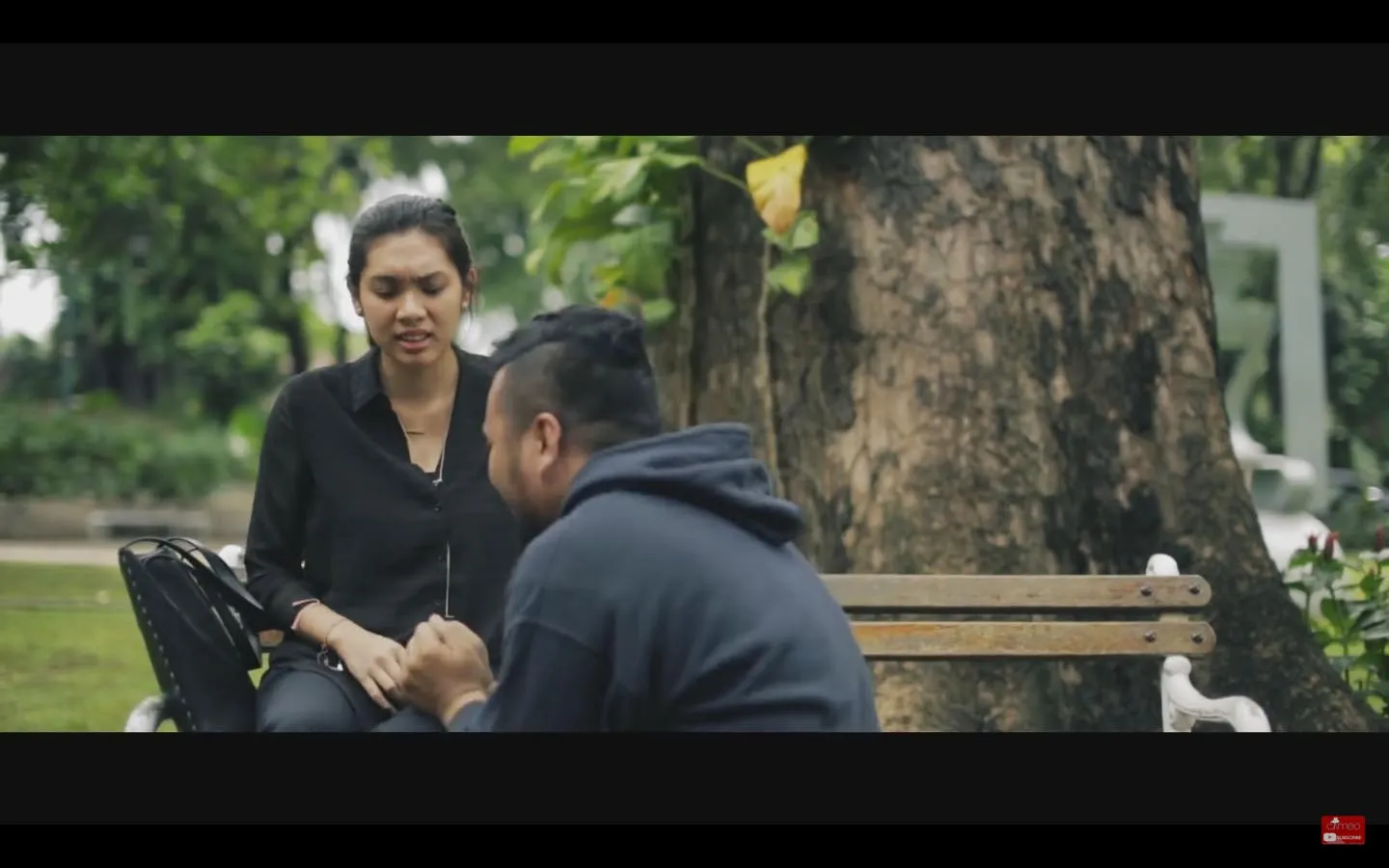 Buka Mata jadi ajakan yang kece abis agar para jomblo sadar masih banyak perempuan cantik di luar sana © YouTube/CameoProject