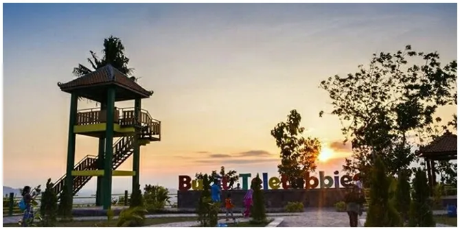 Di Jogja ternyata ada kampung teletubbies loh, yaitu kampung yang rumah-rumah penduduknya dibangun dengan desain menyerupai rumah teletubbies.