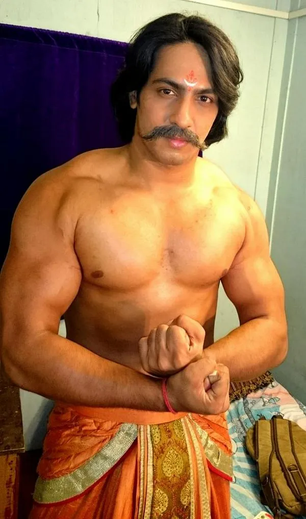 Anoop saat bermain di 'Mahabharata'. @twitter.com/dritarashtra