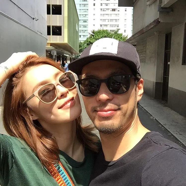 Selamat untuk Kahi dan suami © instagram.com/parkkahi