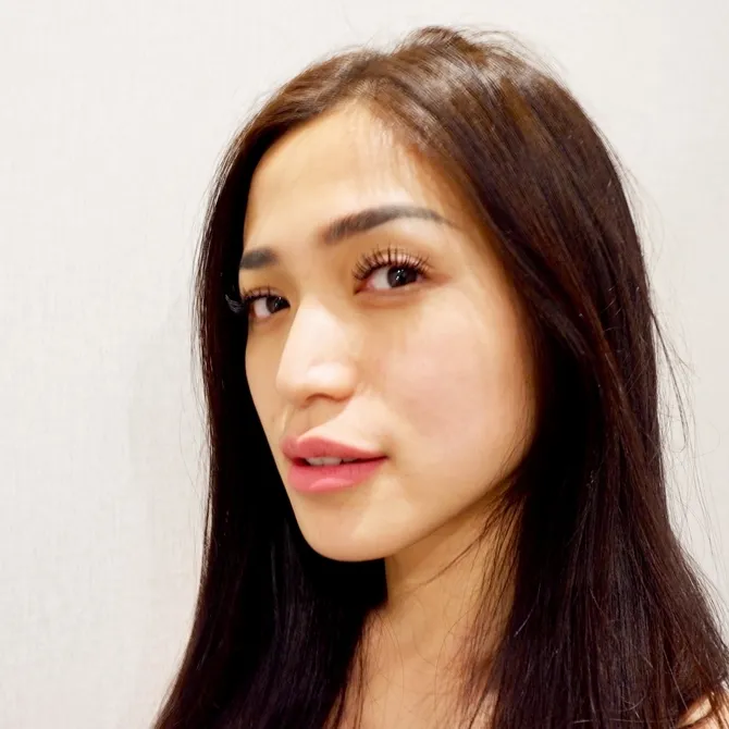Jedar memilih ekstensi bulu mata karena terlihat lebih natural © KapanLagi.com