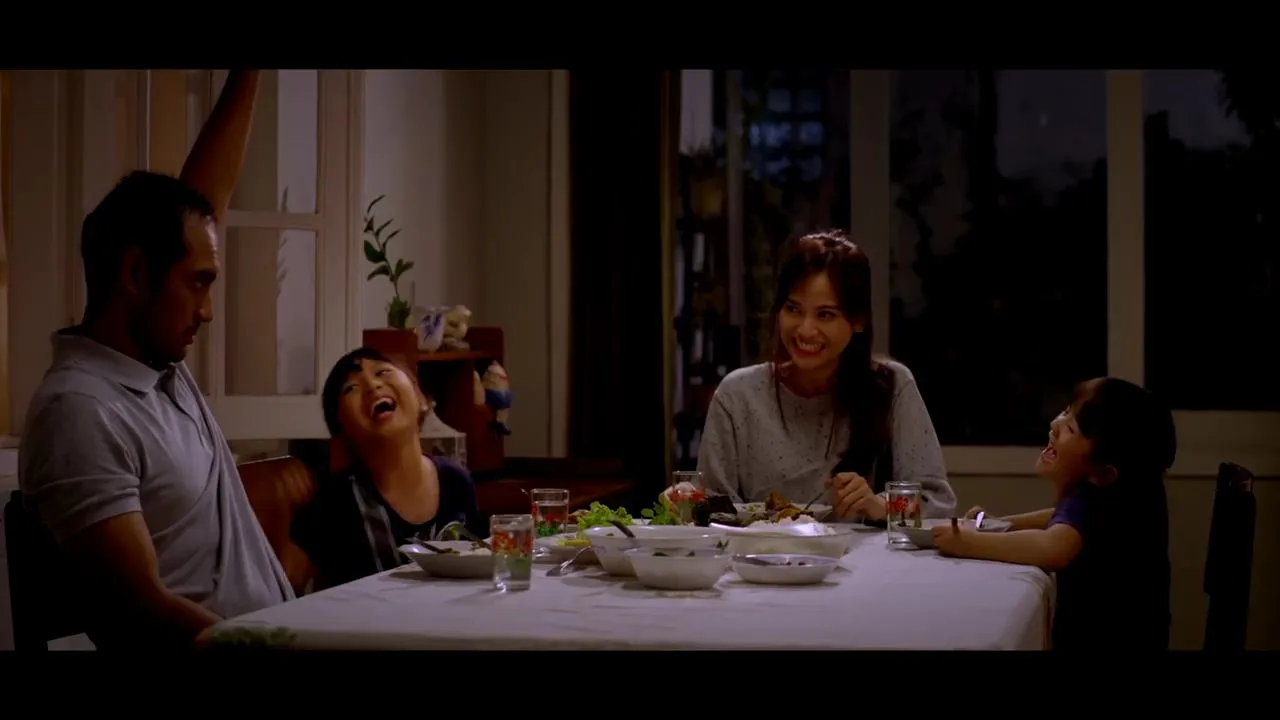 Tika harus memilih antara keluarga dan usaha yang dirintisnya (credit: Inspirasi Pictures)