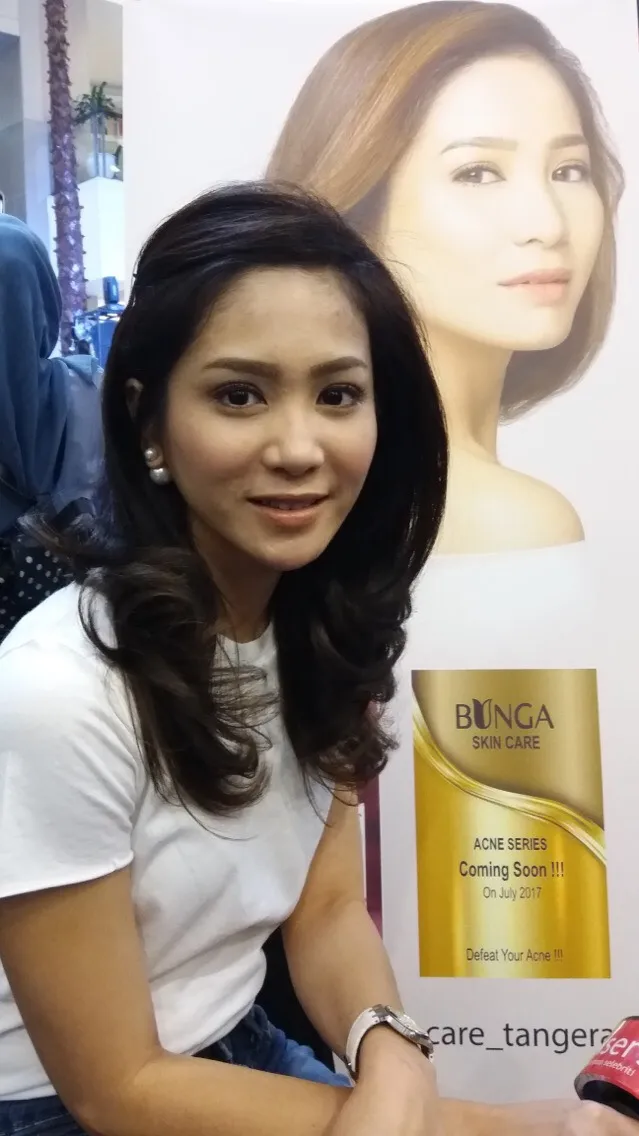 Untuk menangkis bully dari para haters, Bunga Zainal luncurkan produk kecantikannya sendiri © KapanLagi.com/Adi Abbas Nugroho