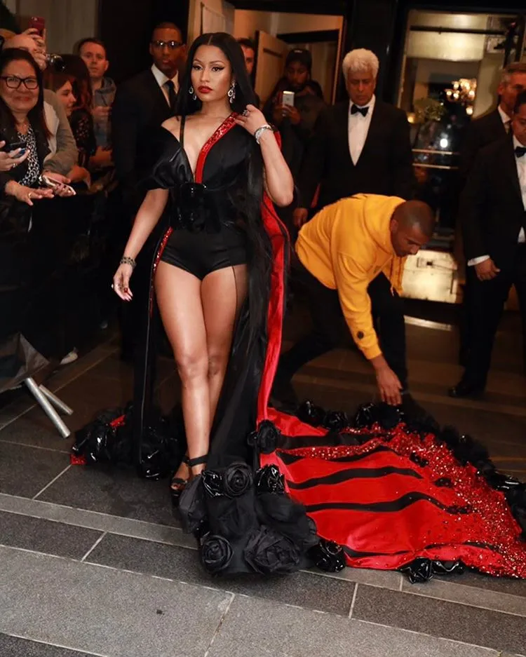 Nicki Minaj, tampil stunning dengan dress dari H&M! © instagram.com/nickiminaj
