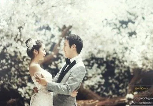 Foto pernikahan Bum Joon Busker Busker - Song Ji Soo via Allkpop