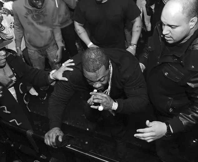 Kepala Busta Rhymes berdarah @ dailymail.co.uk