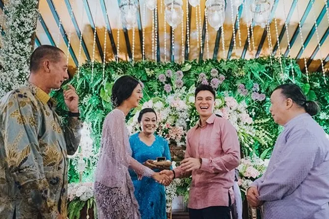 Momen lamaran Baim-Paula © instagram.com/redwhitephoto