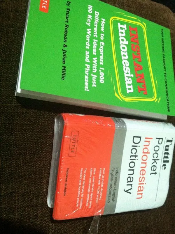 Ini dia buku bekal Shaheer belajar bahasa Indonesia. @twitter.com/AndriGustriandi