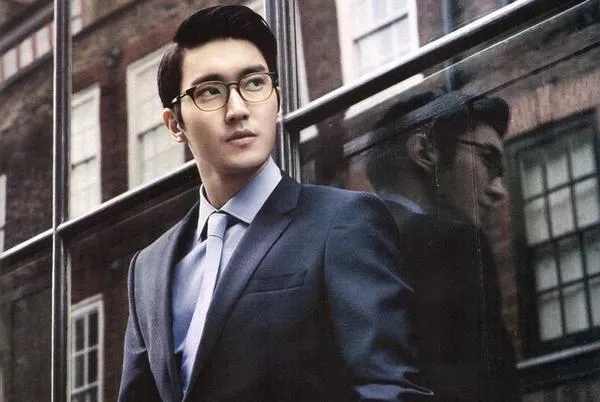 Fans menaruh kepercayaan besar kepada Choi Siwon. ©Foto: Koreaboo