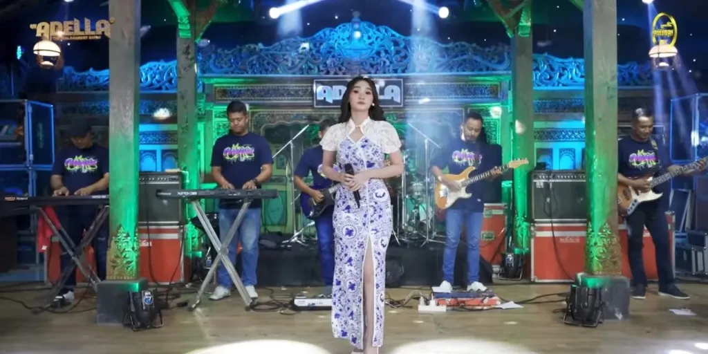 Difarina Indra Adella - Selendang Biru (ft. OM ADELLA)