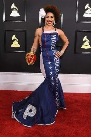 Joy Villa kenakan dress yang mendukung Donald Trump © twitter.com
