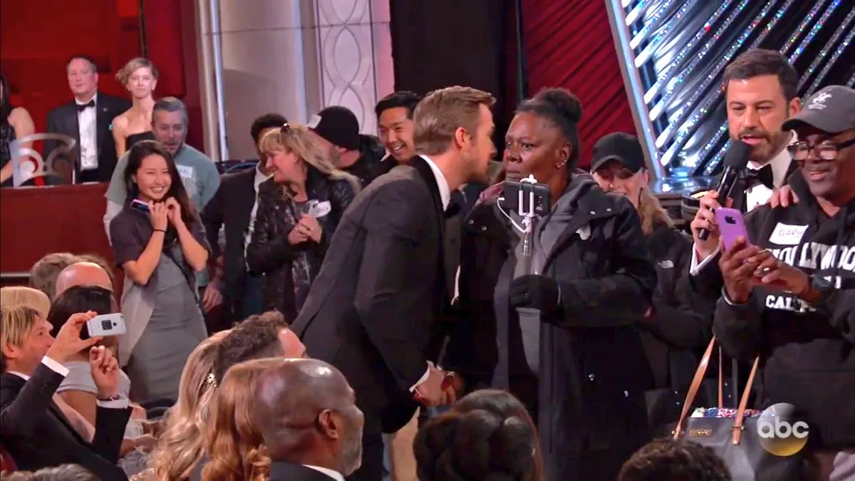 Vicky malah sempat dicium oleh Ryan Gosling, beruntung banget! © twitter.com