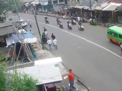 Berkat tindakannya yang berani, driver Grab ini dibanjiri pujian netizen © Facebook.com/Share Video28
