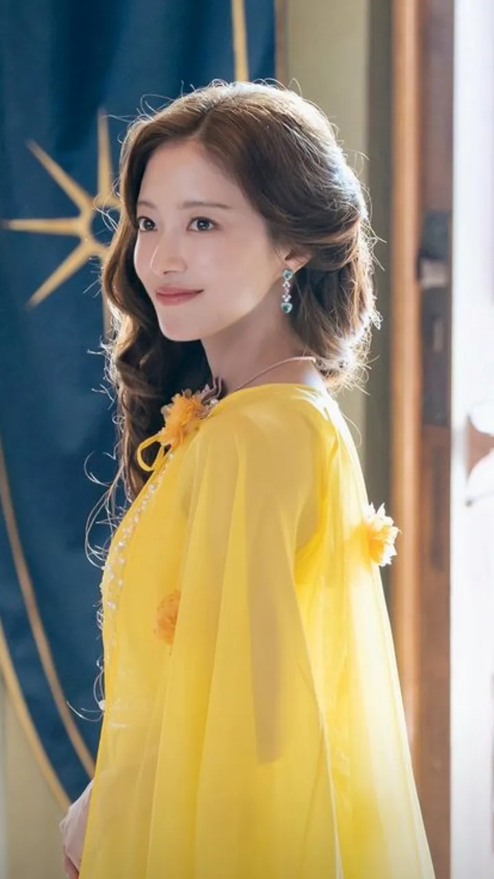 Lee Se Young sebagai Rashta