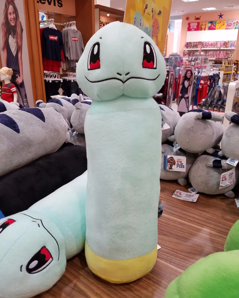 Boneka Squirtle yang jadi bahan perdebatan netizen Jepang karena bentuknya tak lazim © twitter.com/all_nations92