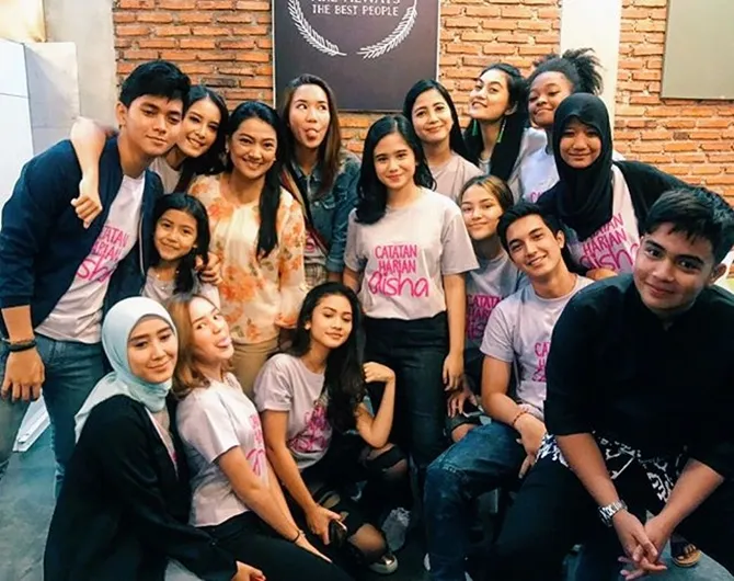 Para pemain sinetron 'CATATAN HARIAN AISYAH' senang dapat bertemu lagi (credit: instagram.com/tissabiani)