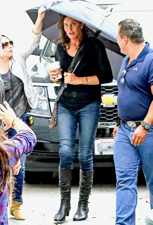 Caitlyn Tampil Fashionable © Daily Mail.com