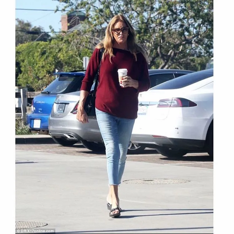 Caitlyn Jenner lebih memilih 'me time' di Malibu, California © instagram.com/thedailycelebrity