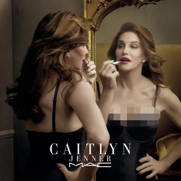 Caitlyn pamer belahan dada © instagram.com/caitlynjenner