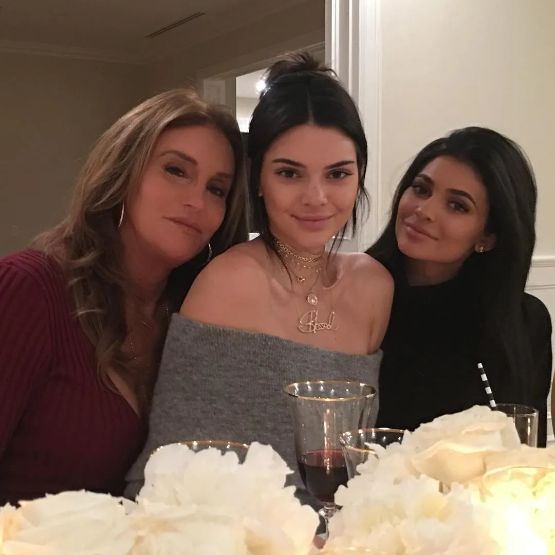 Caitlyn, masih menjadi sosok ayah bagi Kendall & Kylie © instagram.com/caitlynjenner