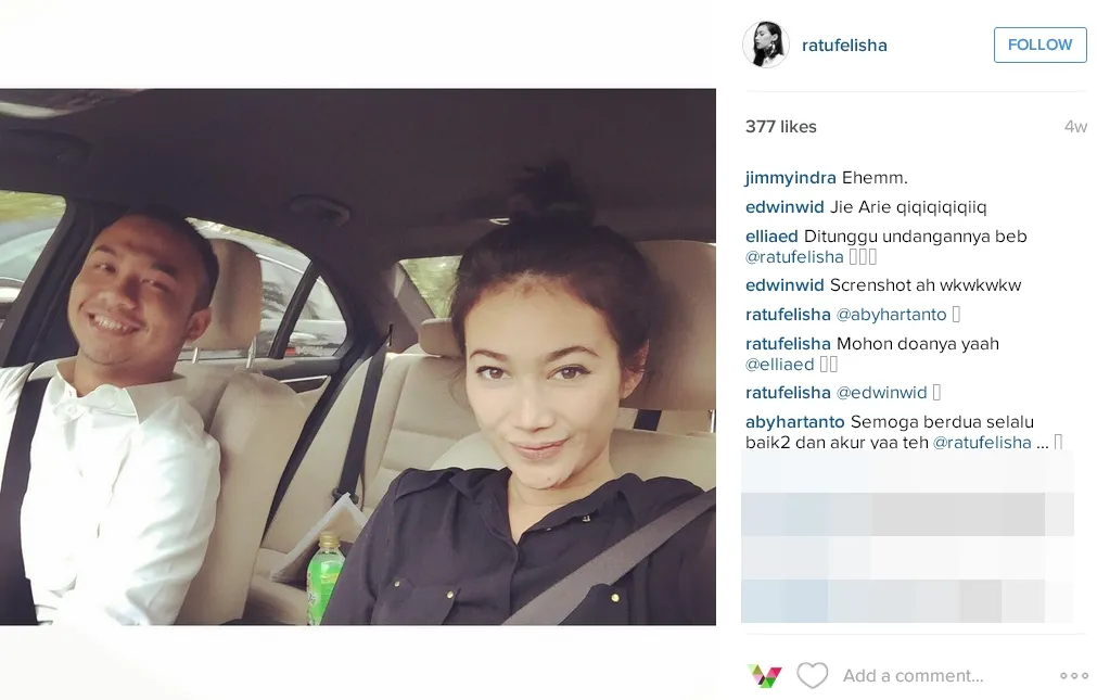 Ratu Felisha belum mengungkap nama tunangan barunya. Meski demikian di instagram ketika ada yang berkomentar menunggu undangan pernikahan, Ratu pun sempat meminta doa. ©instagram.com/ratufelisha