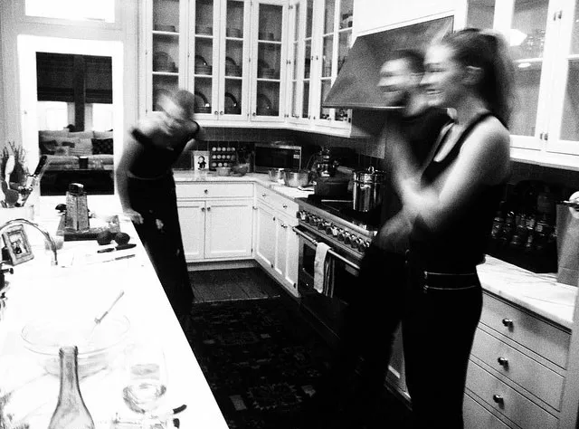 Taylor Swift menganggap Calvin Harris adalah salah satu orang terfavorit dalam hidupnya © Instagram/Gigi hadid