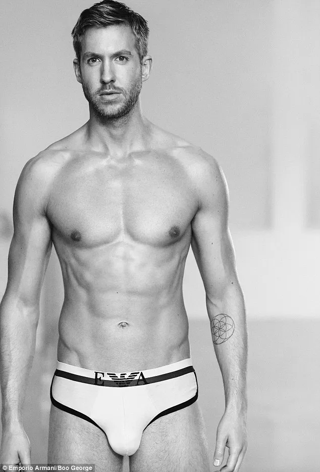 Calvin Haris Kalahkan keseksian Justin Bieber © Emporiao Armani