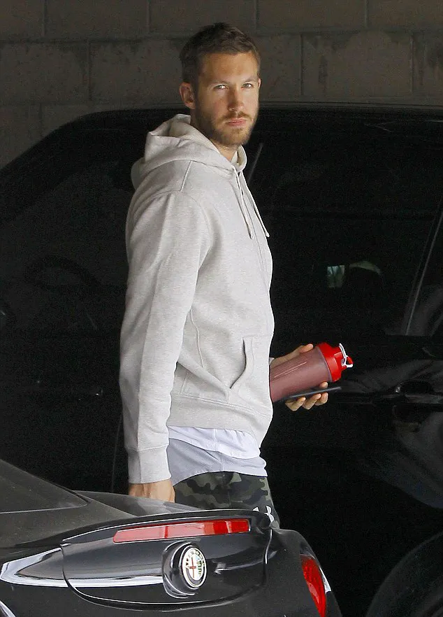 Calvin unfollow dan hapus semua foto Taylor © FameFlynet/dailymail.co.uk