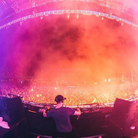Calvin Harris dalam EDC @Instagram.com/calvinharris