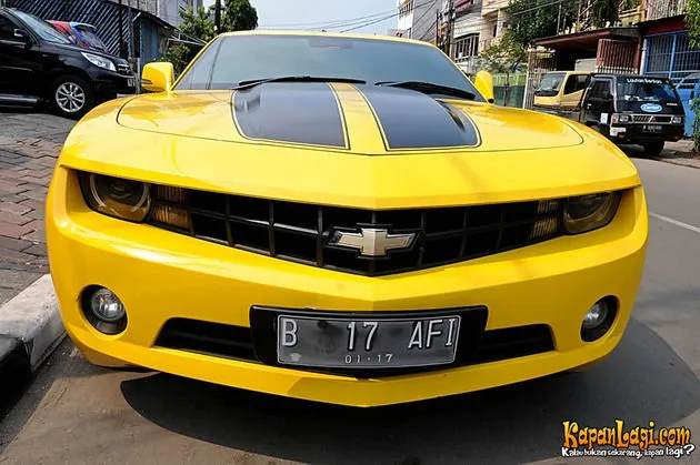 Chevrolet Camaro Bumblebee B 17 AFI, salah satu kendaraan kesayangan Raffi Ahmad. ©KapanLagi.com®
