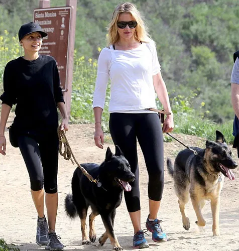 Nicole Richie dan Cameron Diaz @ dailymail.co.uk