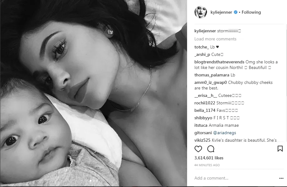 Akhirnya Kylie mengunggah wajah Stormi tanpa filter. © instagram.com/kyliejenner