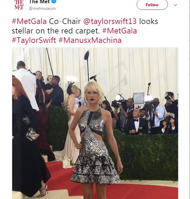 Taylor Swift tampil all out saat didapuk menjadi co-host tahun 2016. © twitter.com/metmuseum