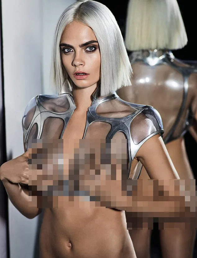 Pose braless Cara, bikin cowok meleleh! © GQ Magazine
