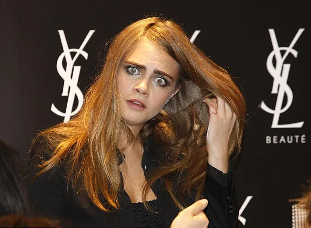 Cara dan wajah konyolnya @ dailymail.co.uk