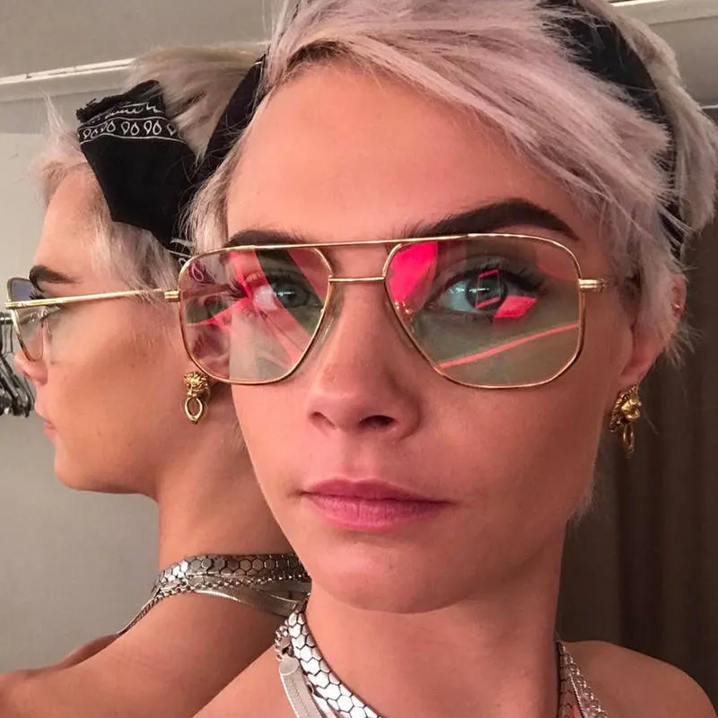 Cara dengan pixie cut-nya, keren? © instagram.com/caradelevingne
