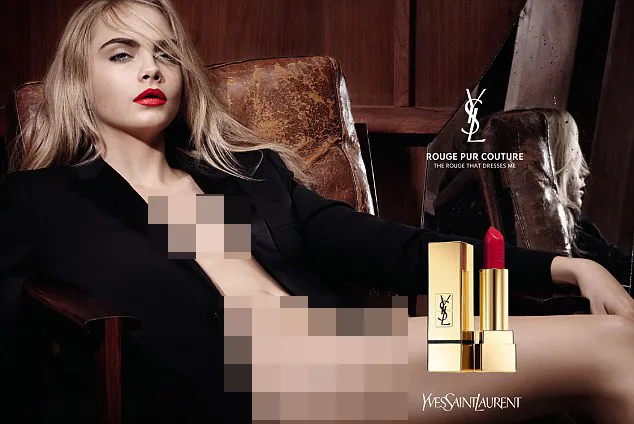 Cara Berpose Tanpa Busana Dan Hanya Pakai Blazer Yves Saint Laurent Cara Berpose Tanpa Busana Dan Hanya Pakai Blazer Yves Saint Laurent