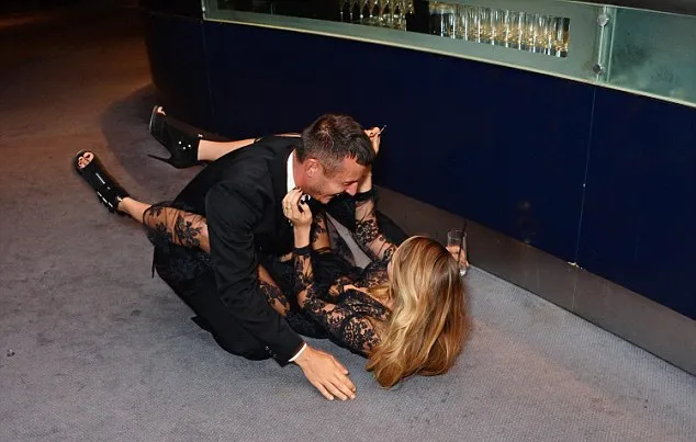 Cara dan Jonathan @ dailymail.co.uk