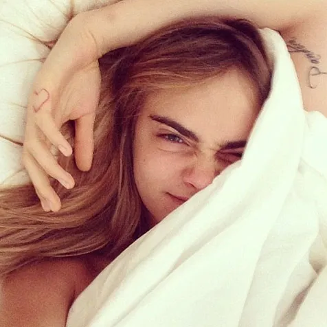 Kecantikan alami Cara yang ini bakal buyarkan harimu @ Twitter/Cara Delevingne