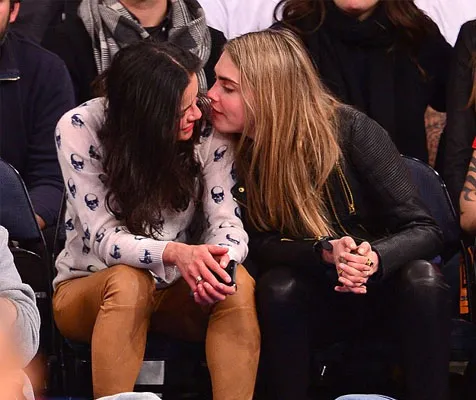 Cara dan Michelle, terlihat dekat dan mesra @ dailymail.co.uk/FilmMagic