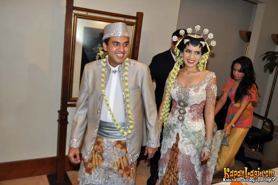 Carissa Putri dan Navies menikah pada 31 Maret 2012 lalu dan kini dikaruniai seorang bayi laki-laki