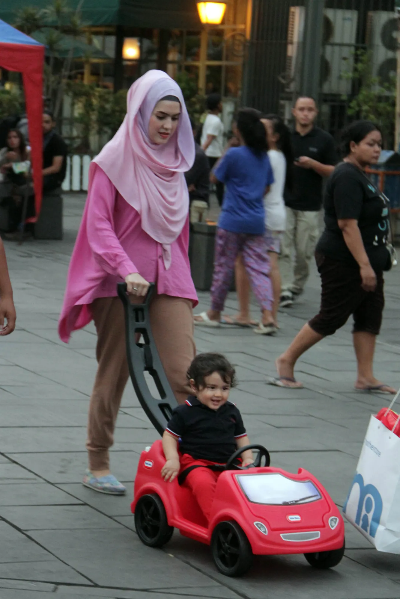 Senang makan, Queenzino anak Carissa jadi gendut. ©KapanLagi.com®/Acat