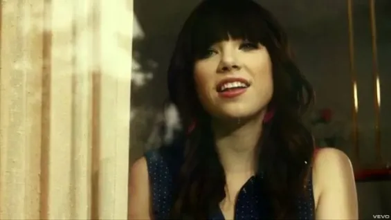 Carly sebelum terjebak dalam friendzone @www.hollywoodreporter.com