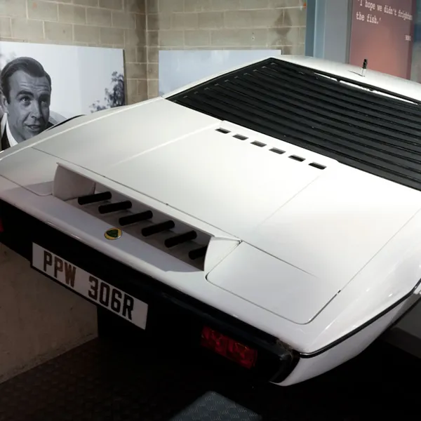 Lotus Esprit S1 © motortrend.com