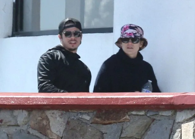 Casper Smart dan Jennifer Lopez ketahuan liburan bareng © Fameflynet