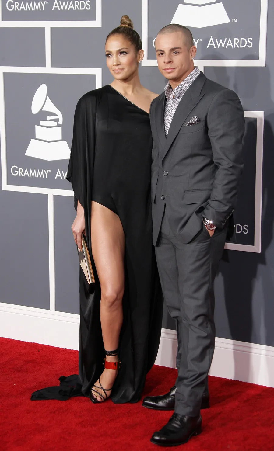 Jennifer Lopez tak akan segera menikah dengan Casper Smart © Splashnews.com