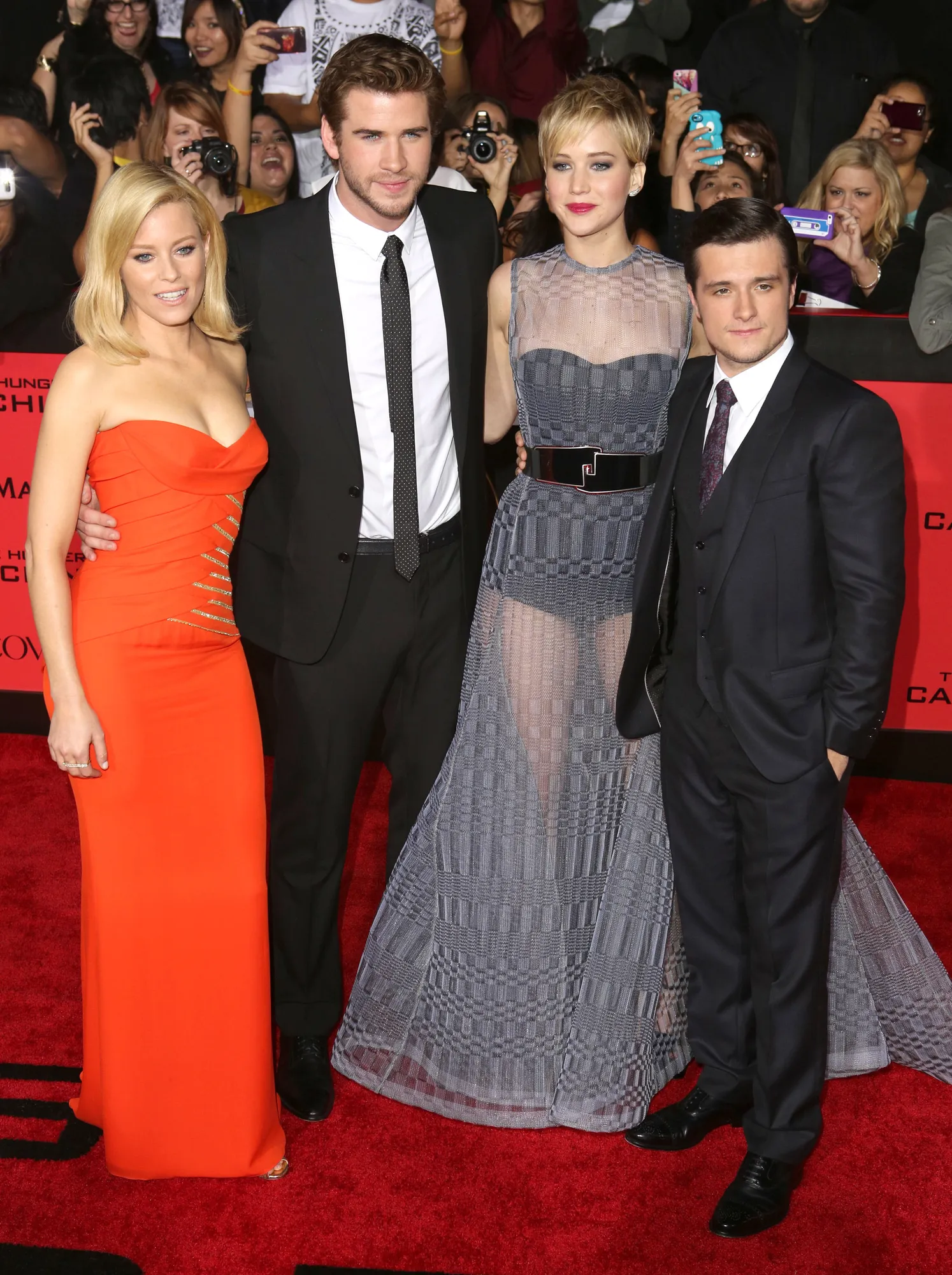 Para pemain CATCHING FIRE.