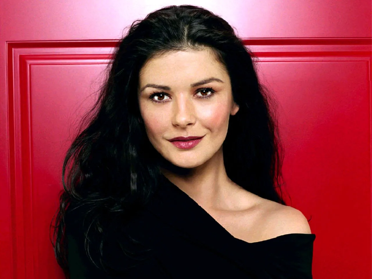 Catherine Zeta Jones sudah sembuh. @hdwallpapersarena.com